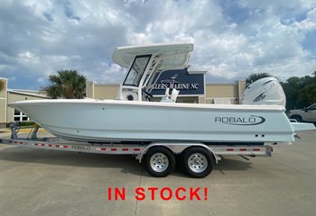 2024 Robalo 266 Cayman Solid Ice Blue Boat